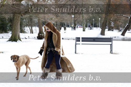 Amsterdam 9 februari 2021
Claudia Schoemacher met hond in het vondelpark. Het vondelpark is wit van de sneeuw.