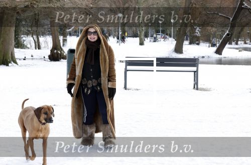 Amsterdam 9 februari 2021
Claudia Schoemacher met hond in het vondelpark. Het vondelpark is wit van de sneeuw.