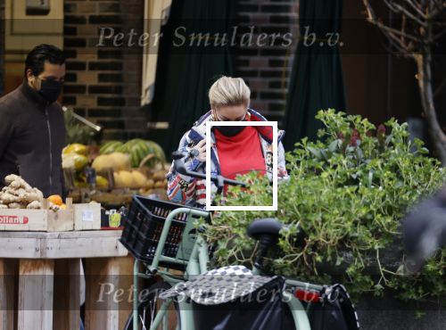 Amsterdam 15 januari 2021
Connie Witteman en haar zoon Marvin Breukhoven doen boodschappen