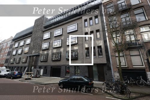 Amsterdam 26 januari 2021
Davy Klaassen met een kennis op straat in Amsterdam zuid. Davy woont in een appartement in Amsterdam zuid.