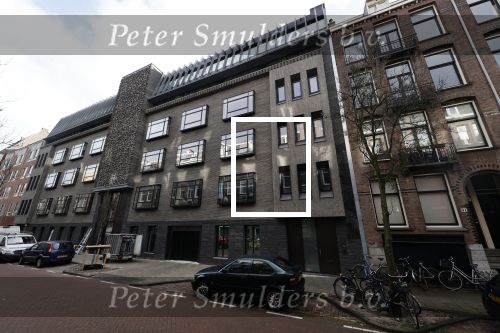 Amsterdam 26 januari 2021
Davy Klaassen met een kennis op straat in Amsterdam zuid. Davy woont in een appartement in Amsterdam zuid.