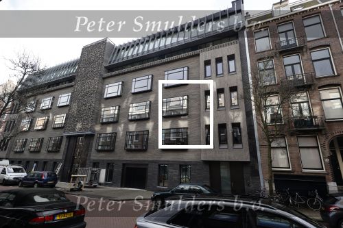 Amsterdam 26 januari 2021
Davy Klaassen met een kennis op straat in Amsterdam zuid. Davy woont in een appartement in Amsterdam zuid.