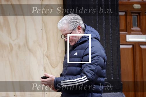 Amsterdam 30 april 2021
Dries Roelvink op de pc hooftstraat waar alle winkels dicht getimmerd zijn ivm verwachte rellen en plunderingen