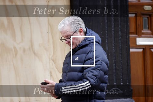 Amsterdam 30 april 2021
Dries Roelvink op de pc hooftstraat waar alle winkels dicht getimmerd zijn ivm verwachte rellen en plunderingen