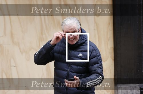 Amsterdam 30 april 2021
Dries Roelvink op de pc hooftstraat waar alle winkels dicht getimmerd zijn ivm verwachte rellen en plunderingen