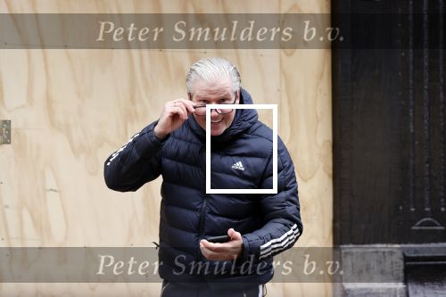 Amsterdam 30 april 2021
Dries Roelvink op de pc hooftstraat waar alle winkels dicht getimmerd zijn ivm verwachte rellen en plunderingen
