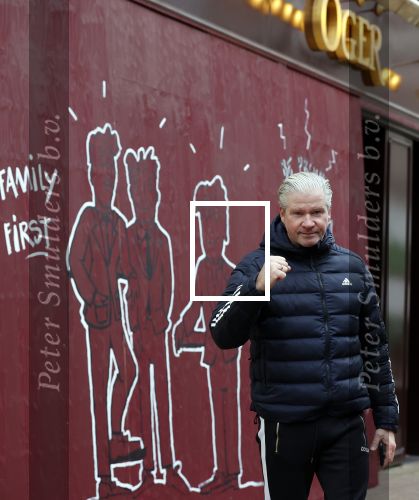 Amsterdam 30 april 2021
Dries Roelvink op de pc hooftstraat waar alle winkels dicht getimmerd zijn ivm verwachte rellen en plunderingen