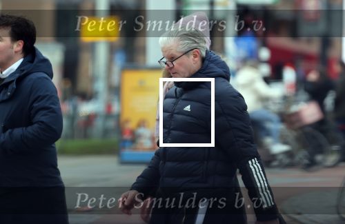 Amsterdam 30 april 2021
Dries Roelvink op de pc hooftstraat waar alle winkels dicht getimmerd zijn ivm verwachte rellen en plunderingen