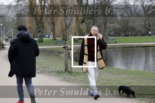 Amsterdam 16 februari 2021
Diverse BN ers in het vondelpark tijdens Corona. Hans Kesting met zijn hond