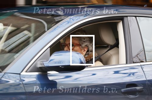 Amsterdam 19 januari 2021
Hansje Boonstra in haar auto. Ze is met haar zoon