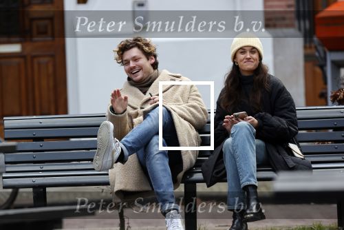 Amsterdam 22 januari 2021
Holly Brood en Soy Kroon op een bankje in Amsterdam zuid.