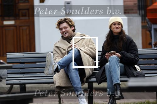 Amsterdam 22 januari 2021
Holly Brood en Soy Kroon op een bankje in Amsterdam zuid.