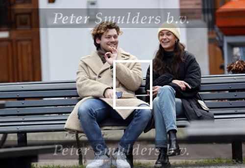 Amsterdam 22 januari 2021
Holly Brood en Soy Kroon op een bankje in Amsterdam zuid.