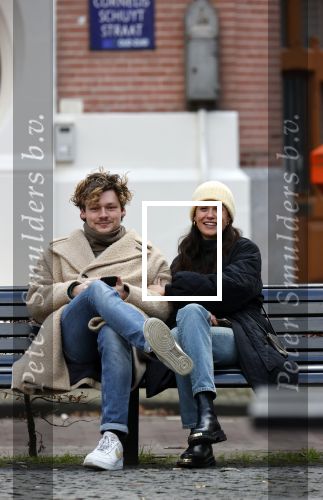 Amsterdam 22 januari 2021
Holly Brood en Soy Kroon op een bankje in Amsterdam zuid.