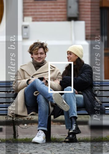 Amsterdam 22 januari 2021
Holly Brood en Soy Kroon op een bankje in Amsterdam zuid.