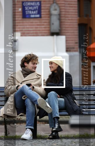 Amsterdam 22 januari 2021
Holly Brood en Soy Kroon op een bankje in Amsterdam zuid.