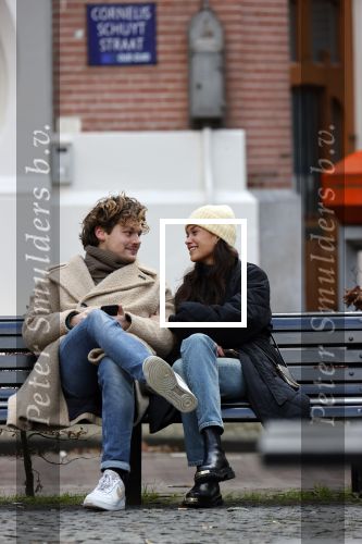 Amsterdam 22 januari 2021
Holly Brood en Soy Kroon op een bankje in Amsterdam zuid.