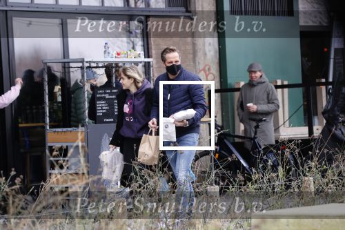 Rotterdam 30 januari 2021
Hugo de Jonge en zijn dochter Sarah doen boodschappen en lopen daarna weer naar huis