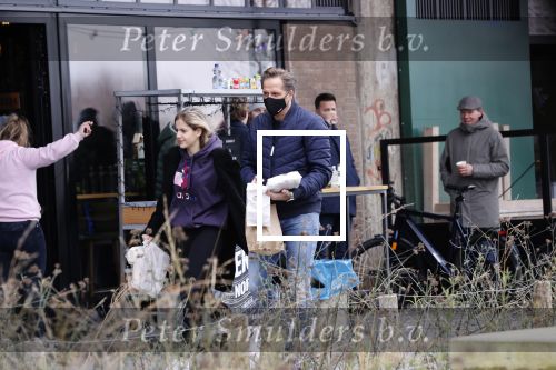 Rotterdam 30 januari 2021
Hugo de Jonge en zijn dochter Sarah doen boodschappen en lopen daarna weer naar huis