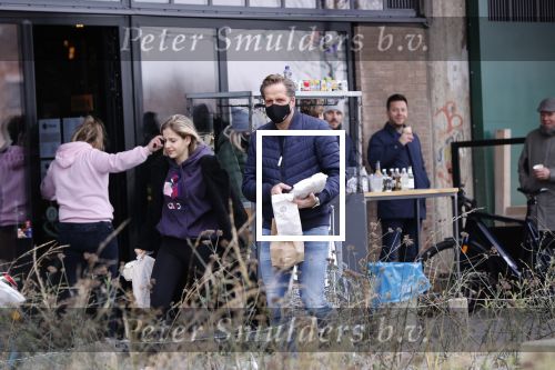 Rotterdam 30 januari 2021
Hugo de Jonge en zijn dochter Sarah doen boodschappen en lopen daarna weer naar huis