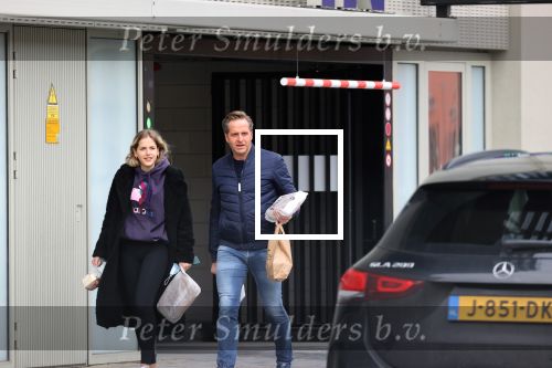 Rotterdam 30 januari 2021
Hugo de Jonge en zijn dochter Sarah doen boodschappen en lopen daarna weer naar huis