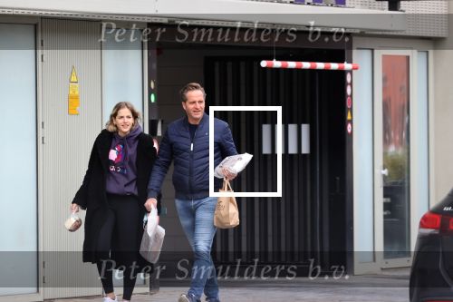 Rotterdam 30 januari 2021
Hugo de Jonge en zijn dochter Sarah doen boodschappen en lopen daarna weer naar huis