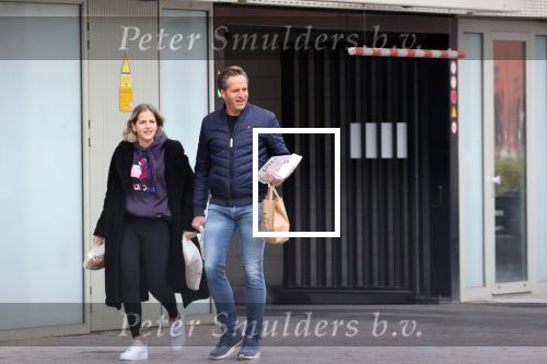 Rotterdam 30 januari 2021
Hugo de Jonge en zijn dochter Sarah doen boodschappen en lopen daarna weer naar huis