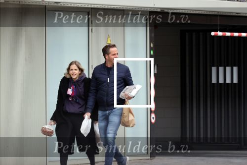 Rotterdam 30 januari 2021
Hugo de Jonge en zijn dochter Sarah doen boodschappen en lopen daarna weer naar huis
