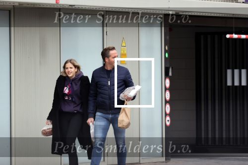 Rotterdam 30 januari 2021
Hugo de Jonge en zijn dochter Sarah doen boodschappen en lopen daarna weer naar huis