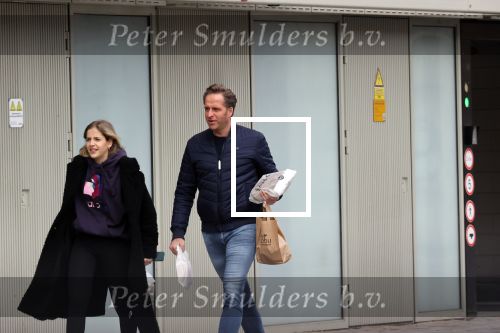 Rotterdam 30 januari 2021
Hugo de Jonge en zijn dochter Sarah doen boodschappen en lopen daarna weer naar huis