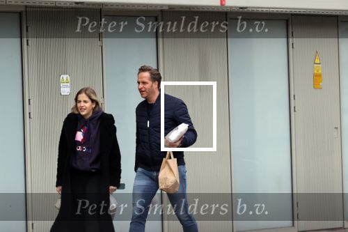 Rotterdam 30 januari 2021
Hugo de Jonge en zijn dochter Sarah doen boodschappen en lopen daarna weer naar huis