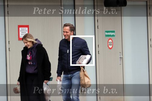 Rotterdam 30 januari 2021
Hugo de Jonge en zijn dochter Sarah doen boodschappen en lopen daarna weer naar huis