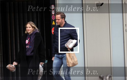 Rotterdam 30 januari 2021
Hugo de Jonge en zijn dochter Sarah doen boodschappen en lopen daarna weer naar huis