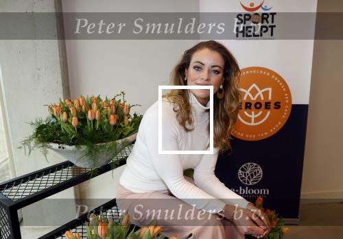 Aalsmeer 4 februari 2021
Inge de Bruijn Manon Nummerdor Flier en Jorrit Kroon dopen de Heroes tulp.