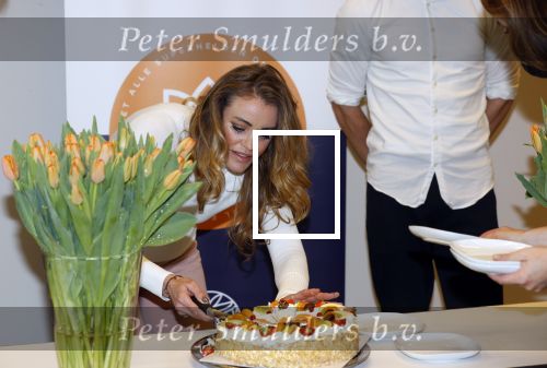 Aalsmeer 4 februari 2021
Inge de Bruijn Manon Nummerdor Flier en Jorrit Kroon dopen de Heroes tulp.