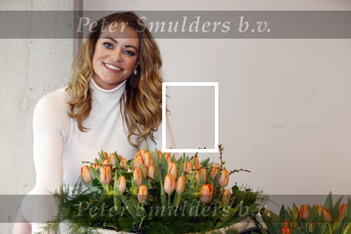 Aalsmeer 4 februari 2021
Inge de Bruijn Manon Nummerdor Flier en Jorrit Kroon dopen de Heroes tulp.