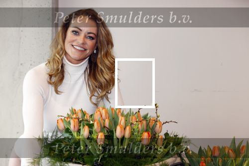Aalsmeer 4 februari 2021
Inge de Bruijn Manon Nummerdor Flier en Jorrit Kroon dopen de Heroes tulp.