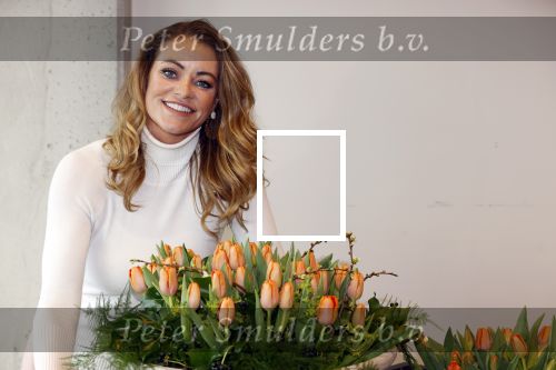 Aalsmeer 4 februari 2021
Inge de Bruijn Manon Nummerdor Flier en Jorrit Kroon dopen de Heroes tulp.