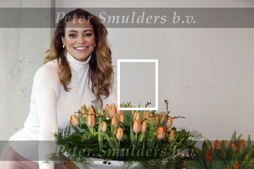 Aalsmeer 4 februari 2021
Inge de Bruijn Manon Nummerdor Flier en Jorrit Kroon dopen de Heroes tulp.