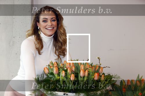Aalsmeer 4 februari 2021
Inge de Bruijn Manon Nummerdor Flier en Jorrit Kroon dopen de Heroes tulp.