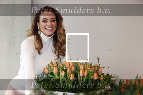 Aalsmeer 4 februari 2021
Inge de Bruijn Manon Nummerdor Flier en Jorrit Kroon dopen de Heroes tulp.