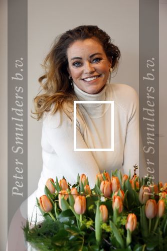 Aalsmeer 4 februari 2021
Inge de Bruijn Manon Nummerdor Flier en Jorrit Kroon dopen de Heroes tulp.