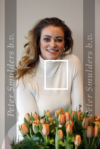 Aalsmeer 4 februari 2021
Inge de Bruijn Manon Nummerdor Flier en Jorrit Kroon dopen de Heroes tulp.