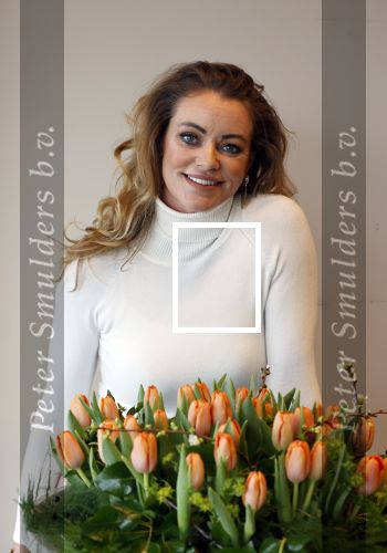 Aalsmeer 4 februari 2021
Inge de Bruijn Manon Nummerdor Flier en Jorrit Kroon dopen de Heroes tulp.