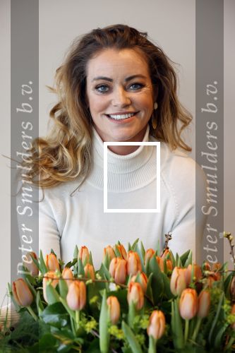 Aalsmeer 4 februari 2021
Inge de Bruijn Manon Nummerdor Flier en Jorrit Kroon dopen de Heroes tulp.
