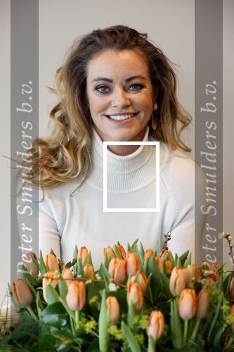 Aalsmeer 4 februari 2021
Inge de Bruijn Manon Nummerdor Flier en Jorrit Kroon dopen de Heroes tulp.