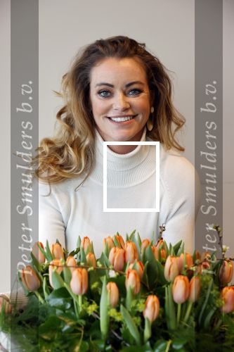 Aalsmeer 4 februari 2021
Inge de Bruijn Manon Nummerdor Flier en Jorrit Kroon dopen de Heroes tulp.