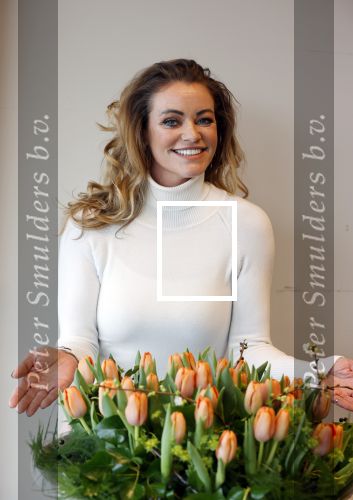Aalsmeer 4 februari 2021
Inge de Bruijn Manon Nummerdor Flier en Jorrit Kroon dopen de Heroes tulp.