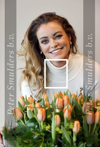 Aalsmeer 4 februari 2021
Inge de Bruijn Manon Nummerdor Flier en Jorrit Kroon dopen de Heroes tulp.
