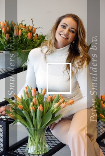 Aalsmeer 4 februari 2021
Inge de Bruijn Manon Nummerdor Flier en Jorrit Kroon dopen de Heroes tulp.